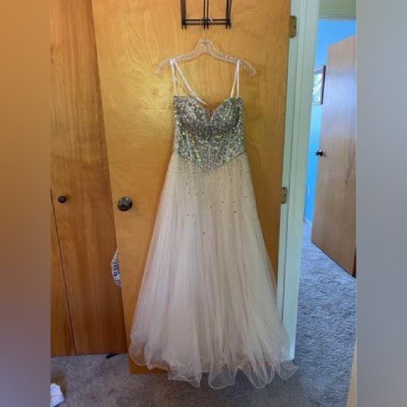 Tiffany Champagne Prom Gown Size 10 (Would fit 8) - Picture 2 of 9